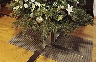 Robuster Weihnachtsbaumständer aus Edelstahl im modernen Design mit Wasserversorgung - Robuster Weihnachtsbaumständer aus Edelstahl im modernen Design