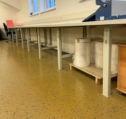Profi Werkbankgestell Stahl WBG-550/550-850 Arbeitstisch höhenverstellbar Packtisch Werkbank Werkstatt Werkbankfuß Untergestell Werktisch Metall Stahlfuß (1 Stück) RAL 7035 lichtgrau glänzend